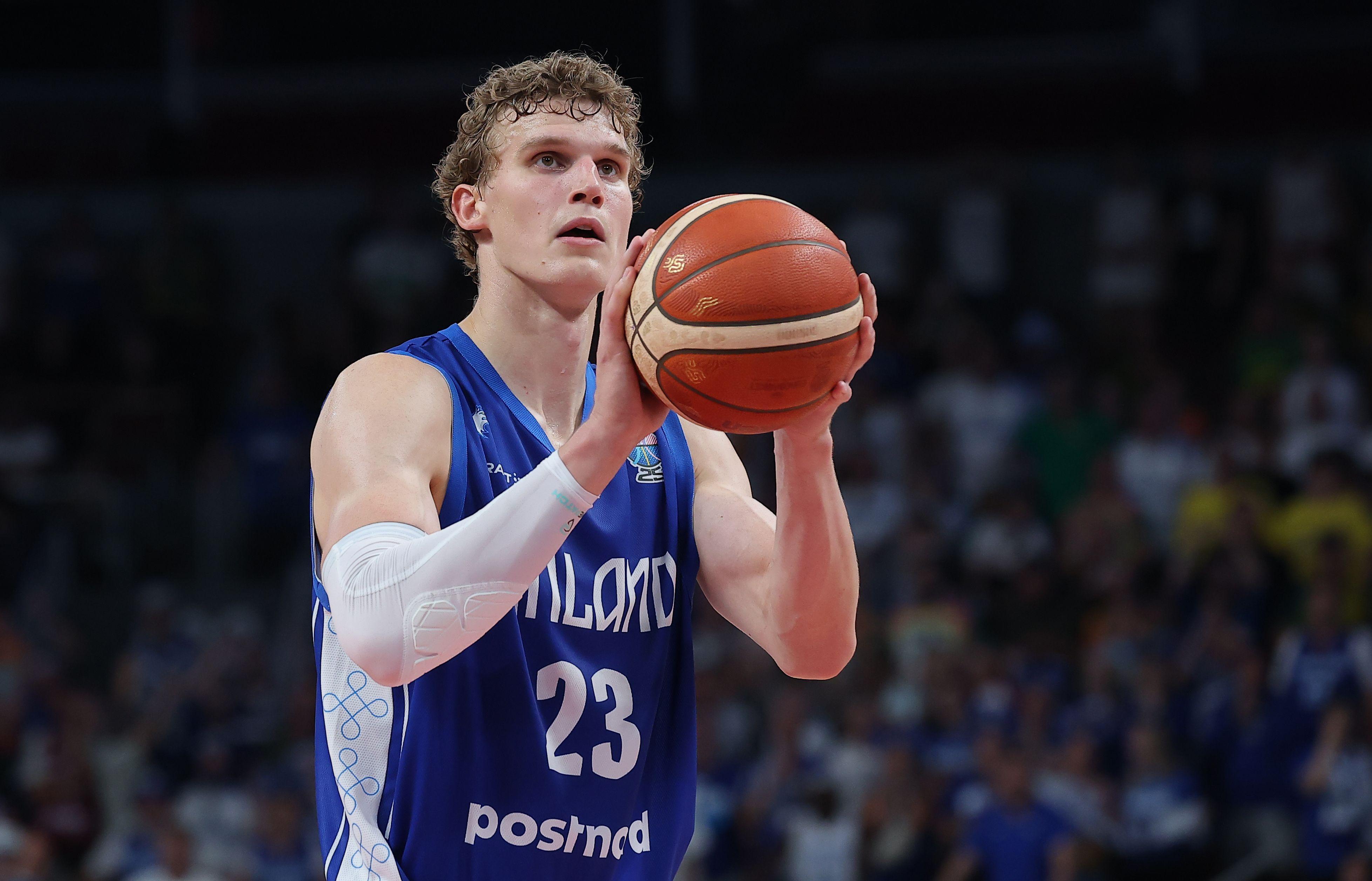 还没怎么发力！马尔卡宁半场7中4拿到10分4板2助1帽